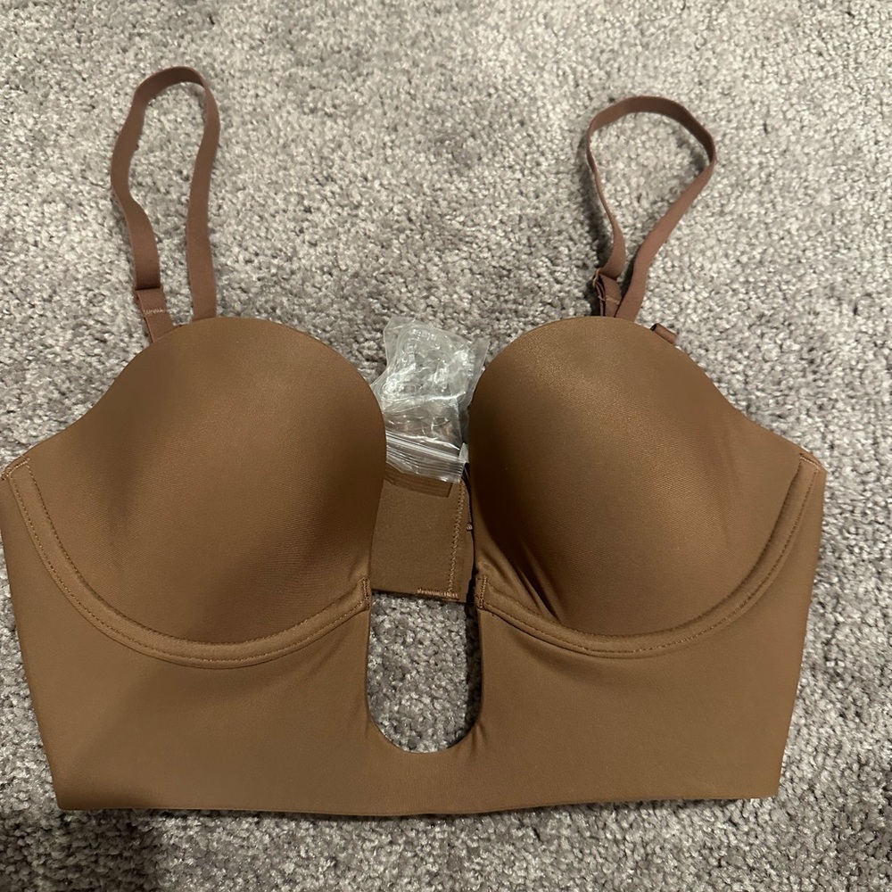 NWT SKIMS Plunge Shapewear Bra